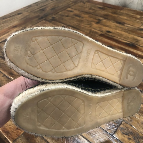 CHANEL NAVY BLUE CANVAS ESPADRILLES W/ GREEN STITCHING 35 - Picture 7 of 8
